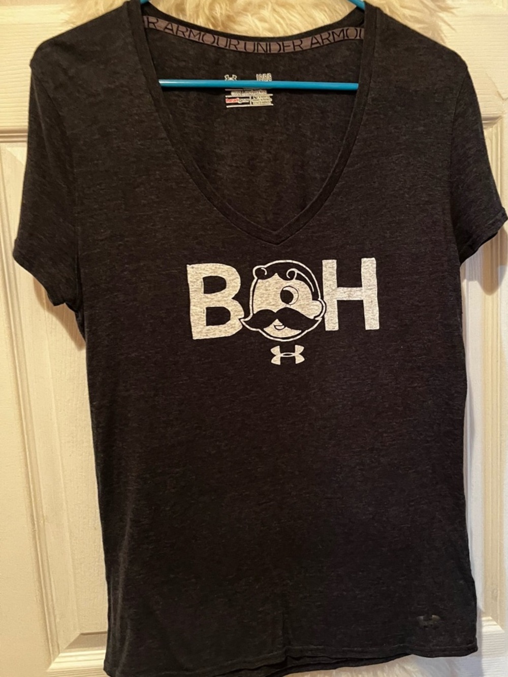 Under Armour Women’s Black V-Neck Graphic T-Shirt